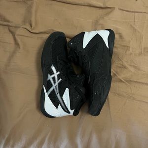 Youth wrestling shoes size 12